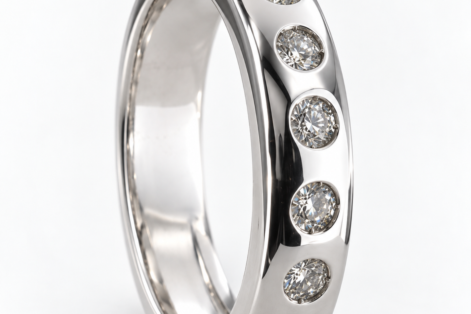 Macro de alianza de oro blanco de 18 quilates con diamantes naturales - Zapata Joyeros